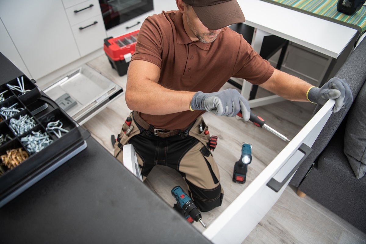 شیراز پینتینگ خدمات فنی و تعمیرات منزل | Shiraz Painting and Handyman Services – Home Improvement Services